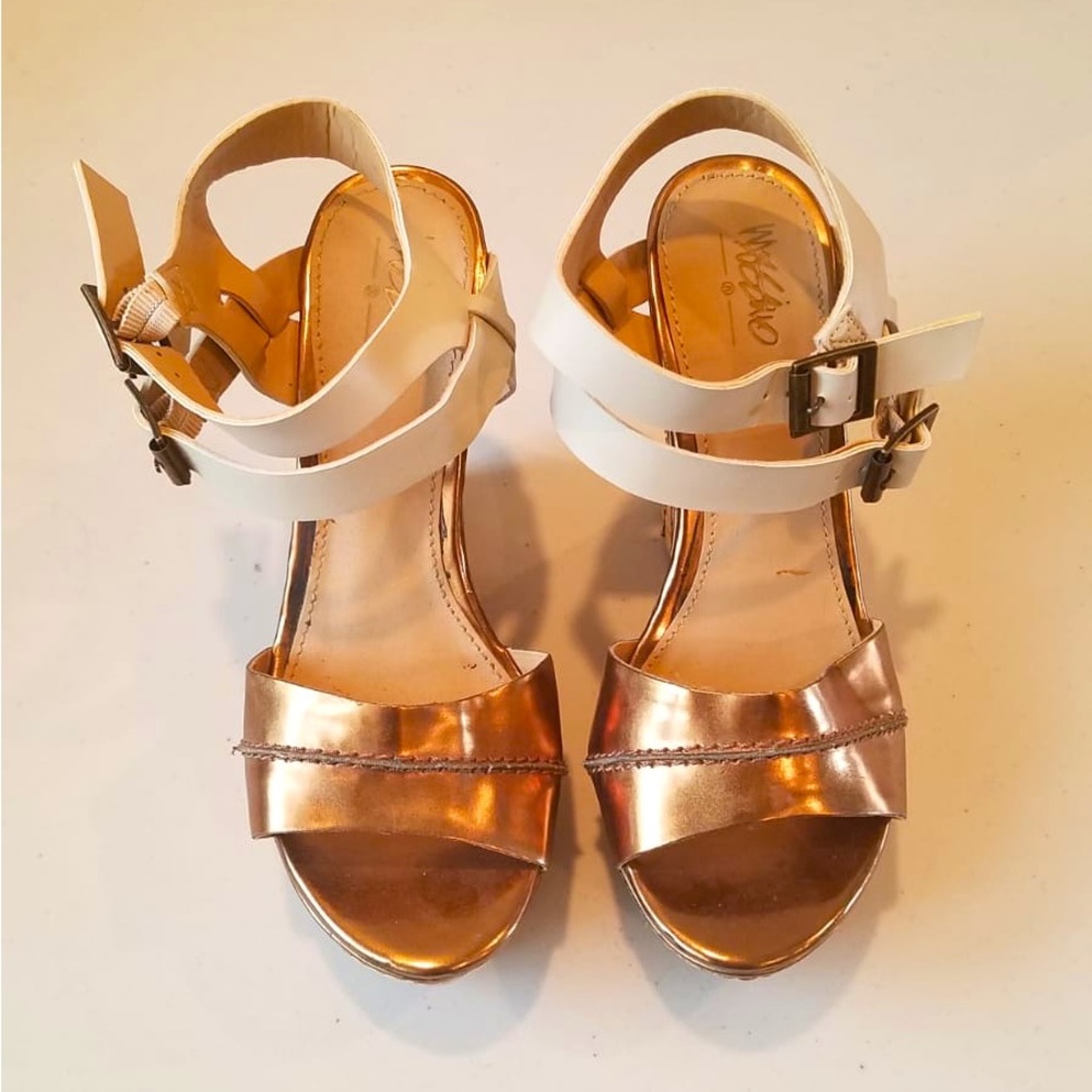 BRAND NEW: Metallic brown and cream Missimo Target Wedges
